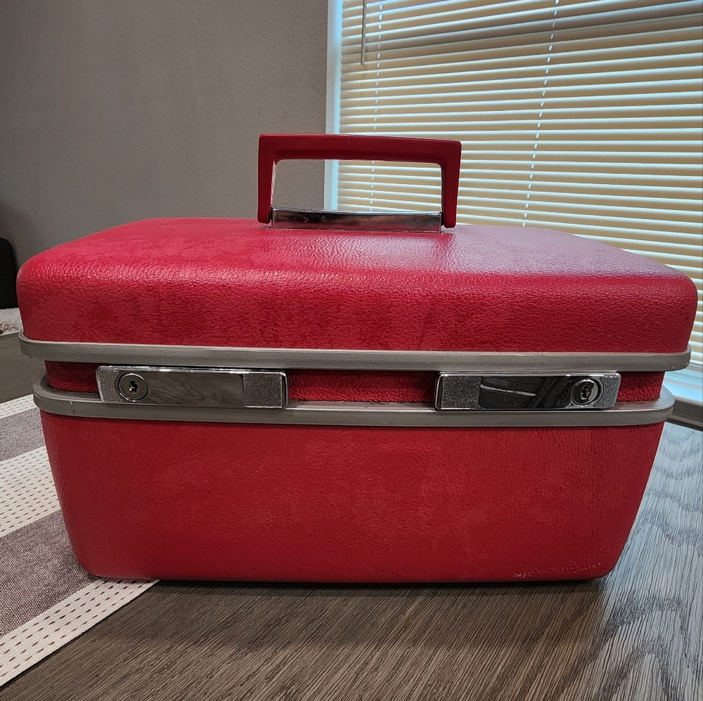 Red Samsonite Train Case/Textured Hard Train Case/Mir… Gem